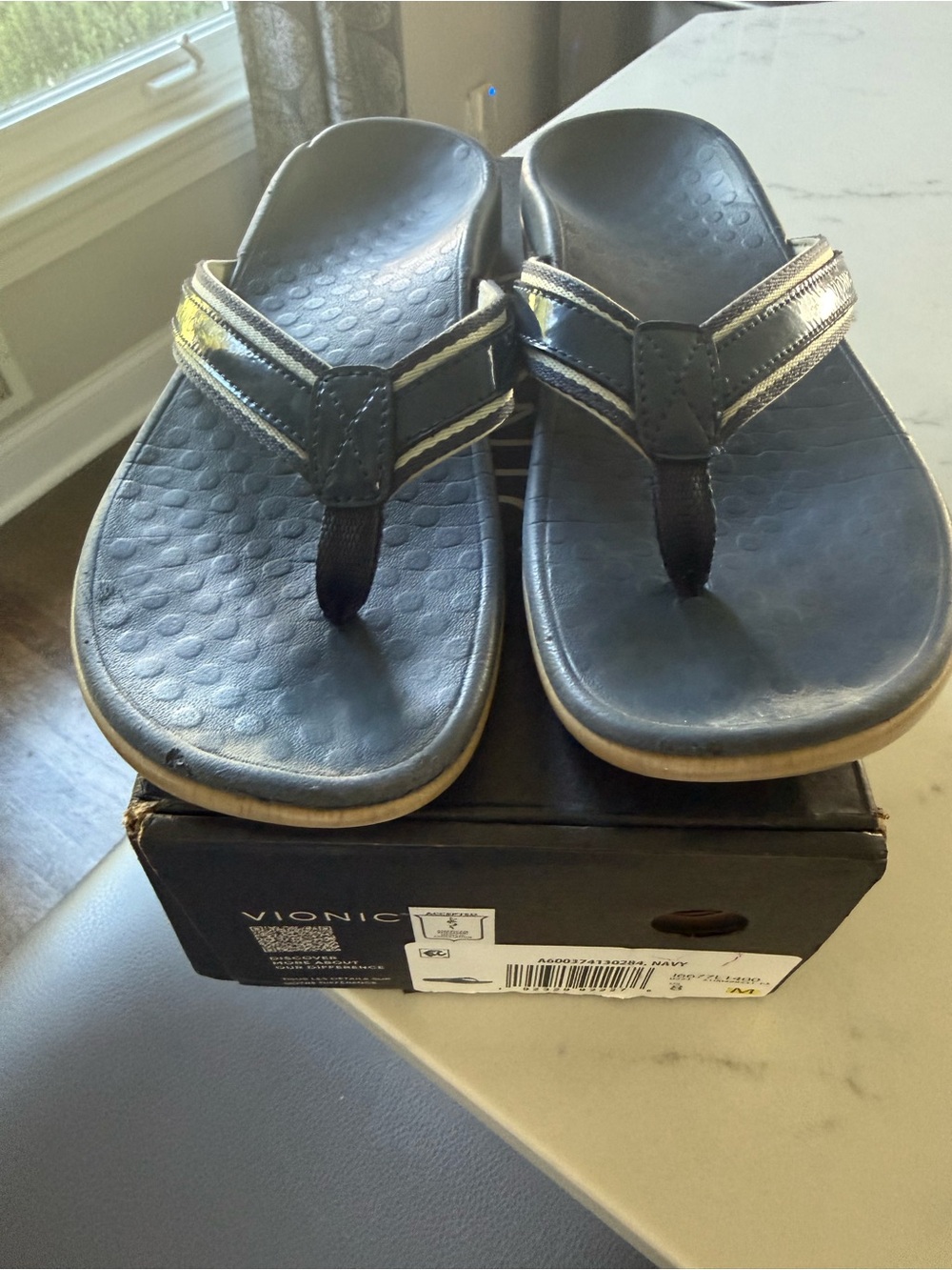 Vionic Nautical Navy Striped Tide Flip Flop size 8 preowned but still has life